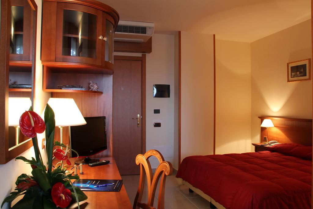 Classhotel Napoli Marigliano Δωμάτιο φωτογραφία